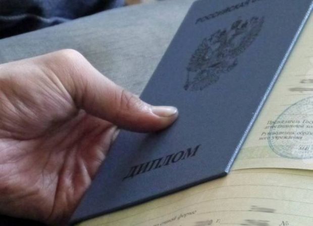 Из-за поддельного диплома женщина может лишиться гражданства