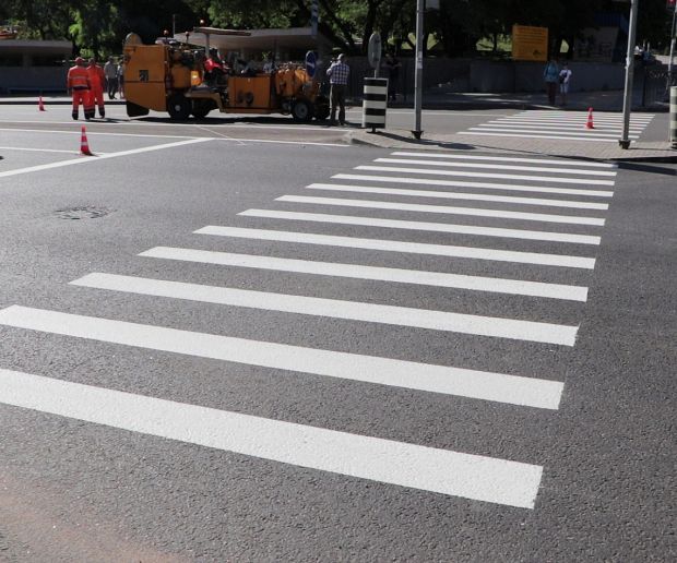 ДЭУ Новосибирска наносят разметку на дороги