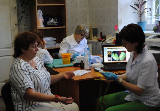 Новосибирцам предлагают поздравить врачей