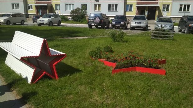 В честь Великой Победы в микрорайоне Щ появилась необычная лавочка