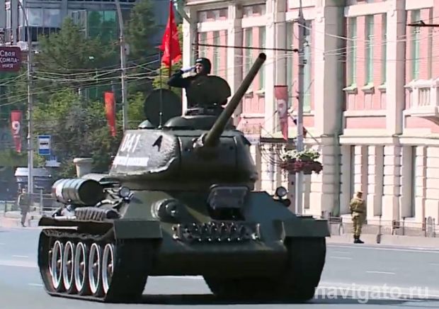 На Красном проспекте отремонтировали поврежденный танками асфальт