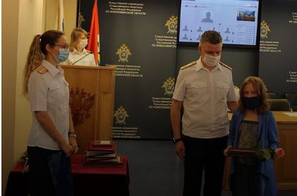 Школьницу со Шлюза наградили в следственном управлении