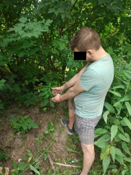 Два соседа пытались сбыть крупную партию наркотиков в Новосибирске