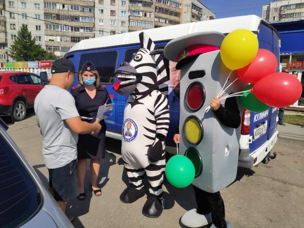В ГИБДД провели акцию, посвященную Международному дню светофора