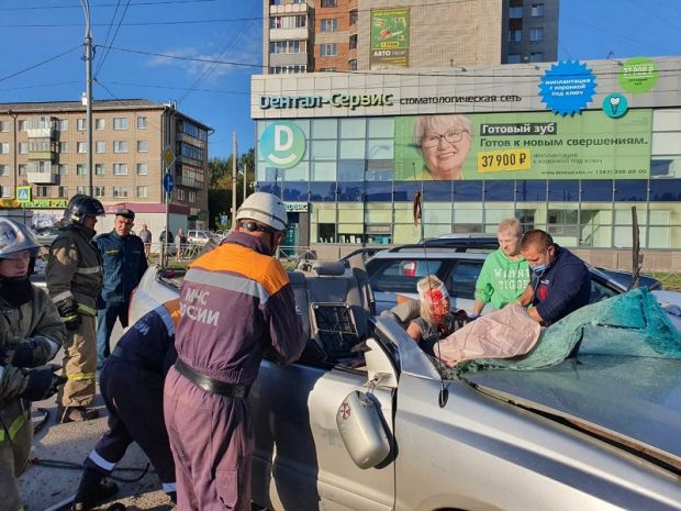 В тройном ДТП в Бердске пострадали трое взрослых и ребенок
