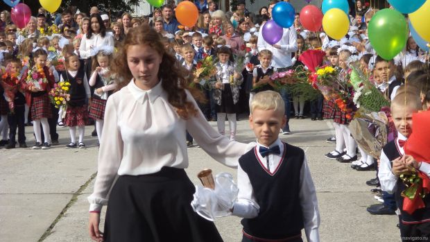 Около школ Новосибирска обновили дорожную разметку