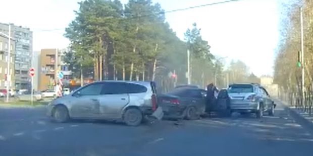 Пьяный сибиряк угнал машину подруги и устроил ДТП