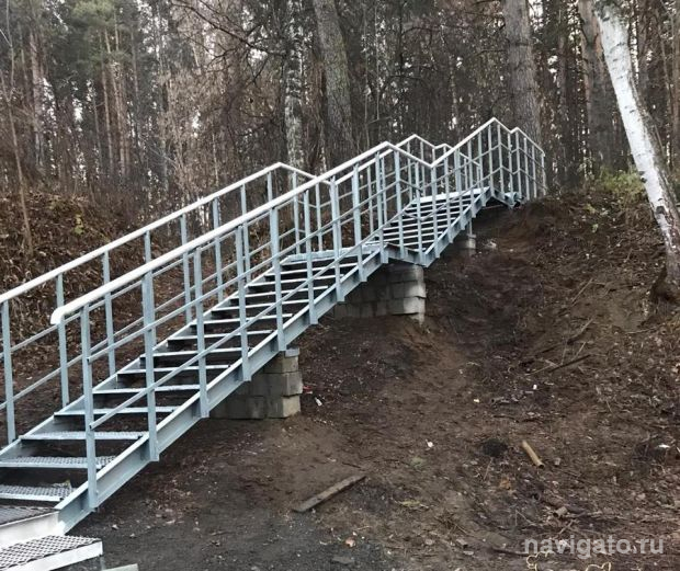На косогоре между Нижней Ельцовкой и микрорайоном Щ сделали лестницу