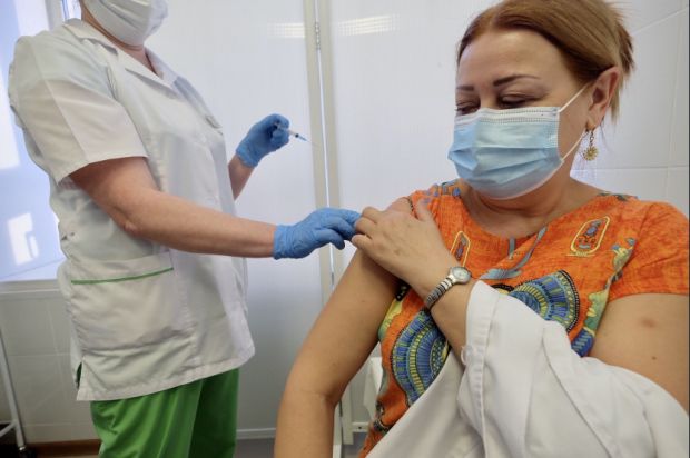 С января 2021 года начнется массовая вакцинация от COVID вакциной «Вектора»