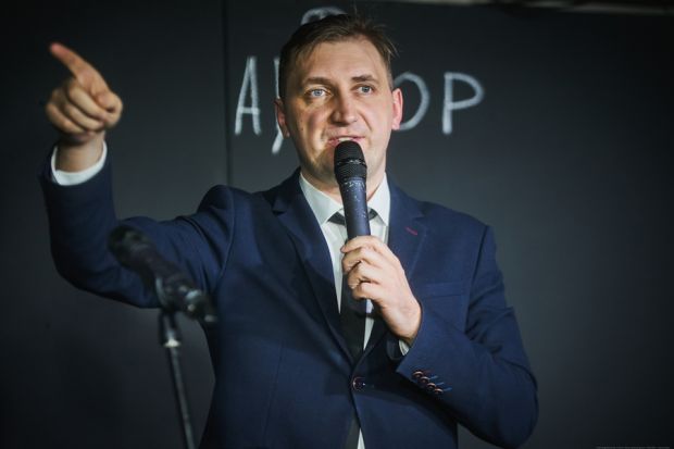 Три часа улыбок и смеха в «Красном факеле» от писателя – выпускника НГУ