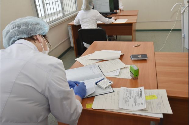 За сутки коронавирусом заболели почти втрое больше новосибирцев, чем вылечились