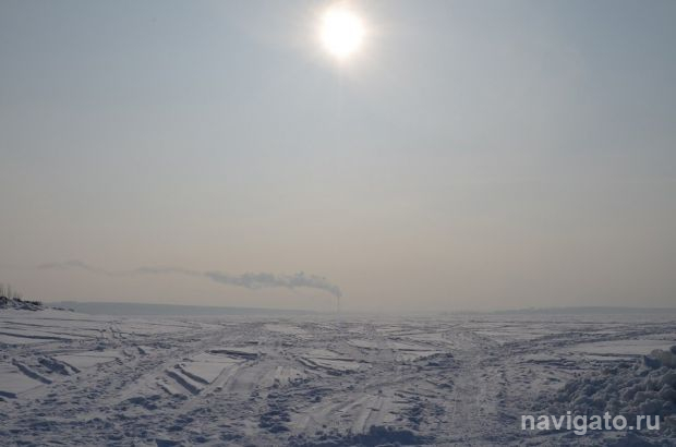 Семья застряла на снегоходе в трещине на льду Обского моря
