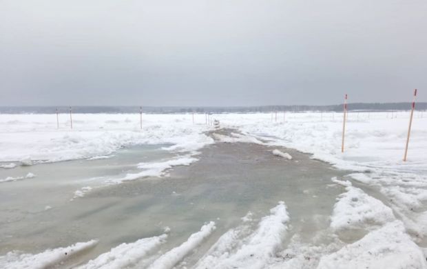 Становится опасно: ледовые переправы Новосибирской области закрыли