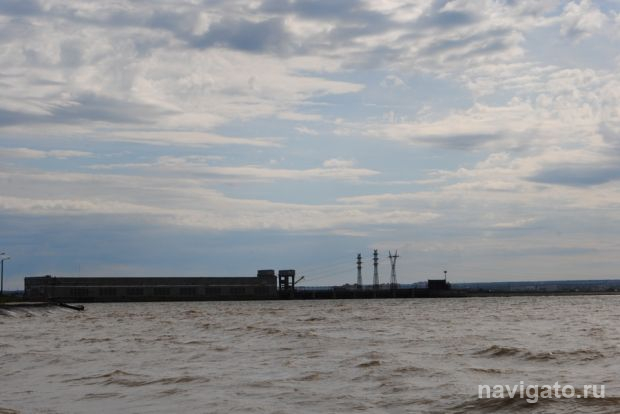 В воде возле дамбы ГЭС обнаружили труп мужчины