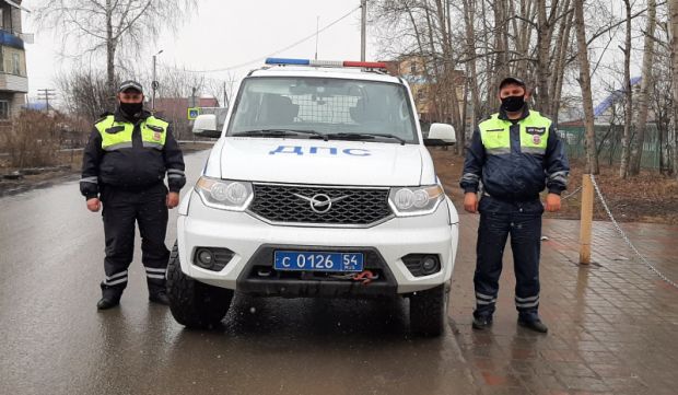 Инспекторы ГИБДД помогли спасти жизнь ребенку
