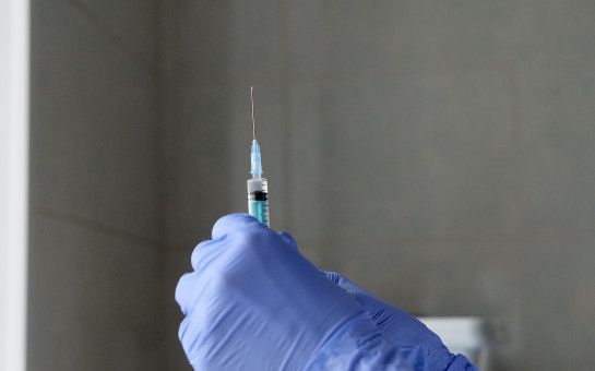 Новая вакцина от коронавирусной инфекции поступила в Новосибирск