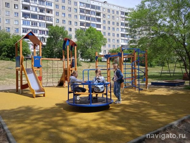 Пять новых детских площадок установили в Советском районе