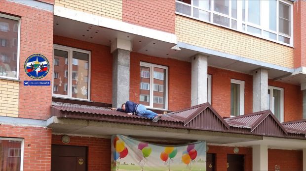 В Советском районе мужчина выпал из окна высотки