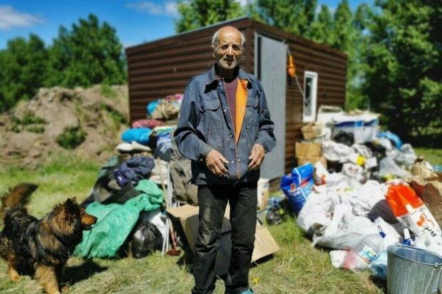 Пенсионер из Магадана бросил собак и исчез