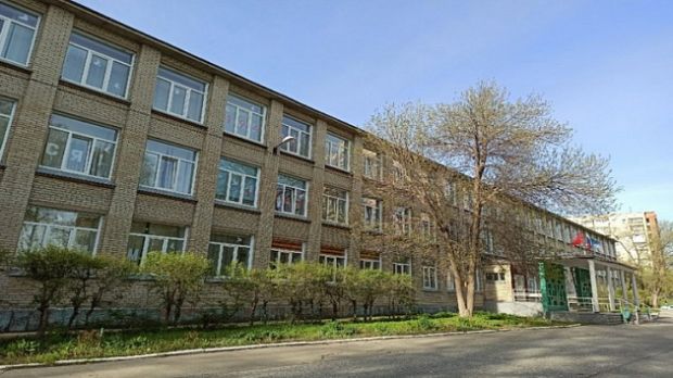 Девятиклассники остались без аттестатов: школа № 61 лишена аккредитации