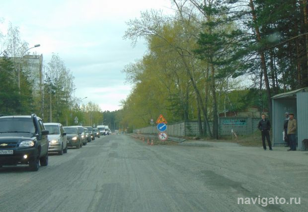 Пока погода хорошая, дорожники ведут ремонтные работы