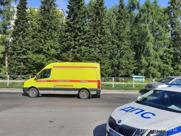 В Академгородке девушка на велосипеде въехала в Лексус