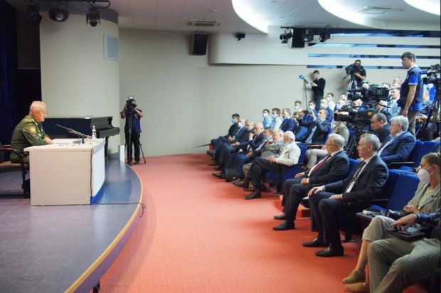 Сергей Шойгу встретился с губернатором НСО и учеными Академгородка