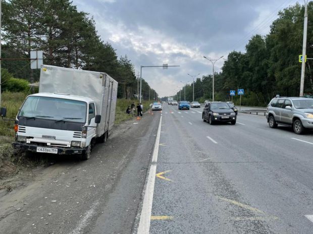 На пешеходном переходе на Бердском шоссе сбили человека