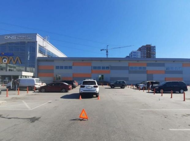 На парковке возле ТЦ «Быстромолл» в Академгородке сбили мальчика