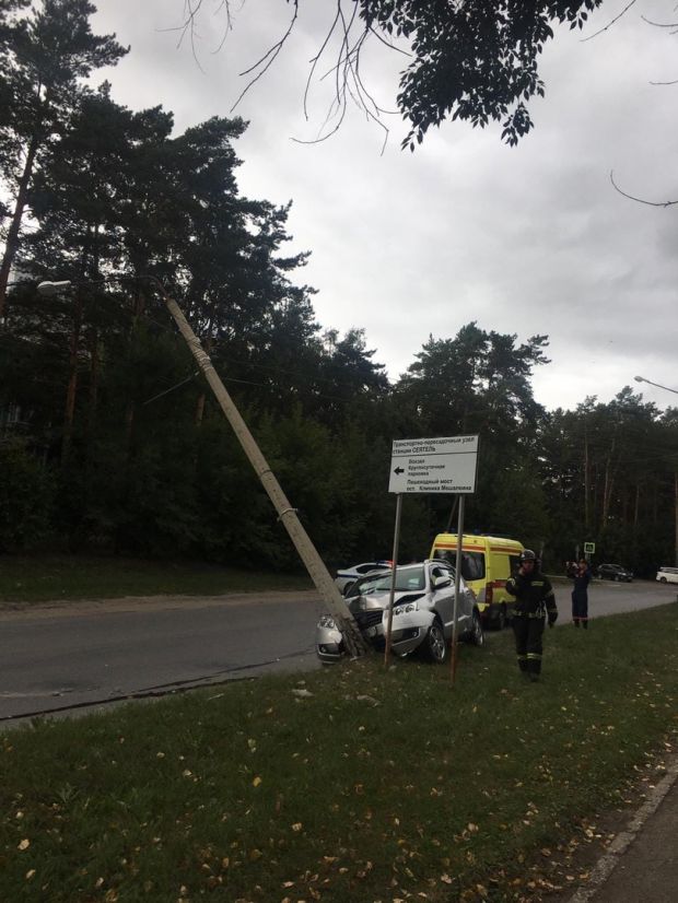 На улице Героев Труда перекрыли движение из-за аварии