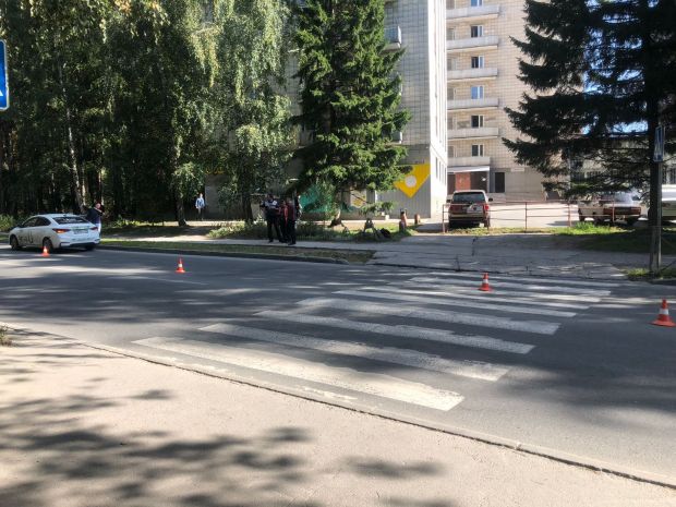 В Академгородке иномарка сбила юношу на пешеходном переходе возле НГУ