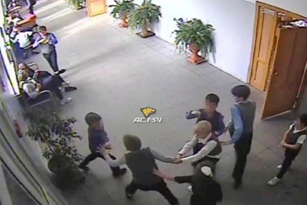 В Новосибирске проверят школу, где второкласснику сломали позвоночник