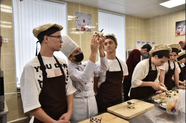 100 ребят получат профессии в Центре политехнического обучения