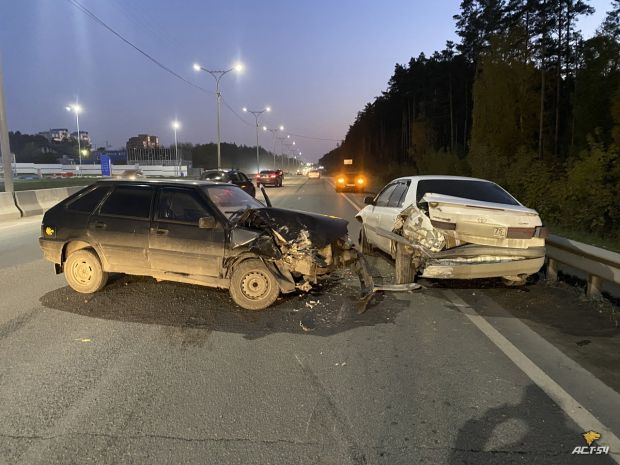 В Советском районе женщина на «Ладе» въехала в стоящую иномарку