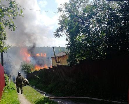 Холодильник стал причиной пожара в садовом обществе в Ельцовке