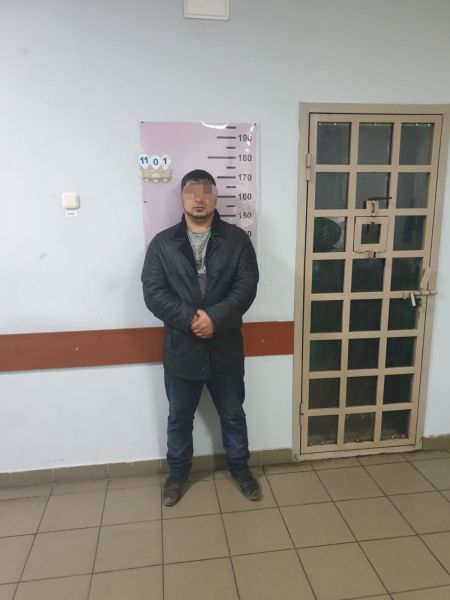 Двое мужчин расплачивались за цветы и лекарства фальшивыми деньгами