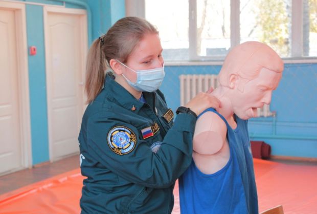 Студотряд спасателей провел мастер-класс для школьников из Новосибирска