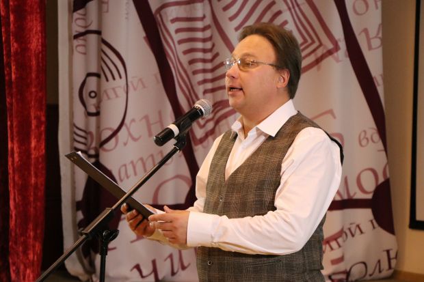 Поэты вышли на 7-часовой литературный марафон