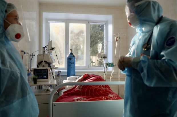 Замминистра Елена Аксенова проверила работу ковид-госпиталя в Краснообске