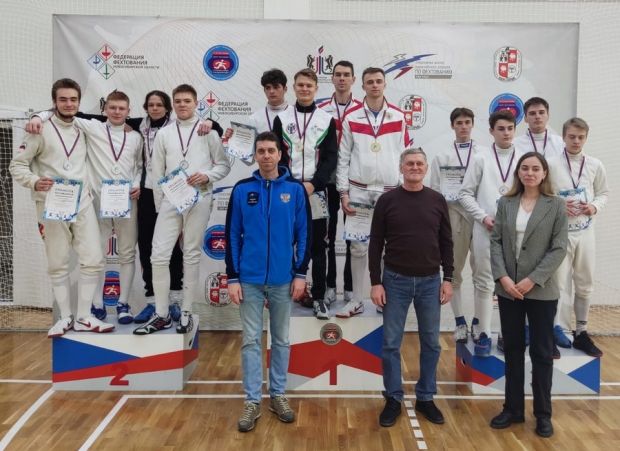 Шпажисты «Виктории» заняли весь пьедестал почета в первенстве СФО