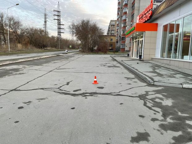 В микрорайоне ОбьГЭС сбили 15-летнюю девочку на велосипеде