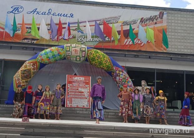 Трехдневный фестиваль лоскутных одеял «У моря Обского» собрал 70 мастериц