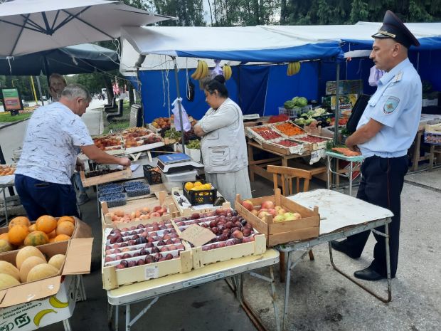 300 килограммов овощей и фруктов изъяли у торговцев в Академгородке