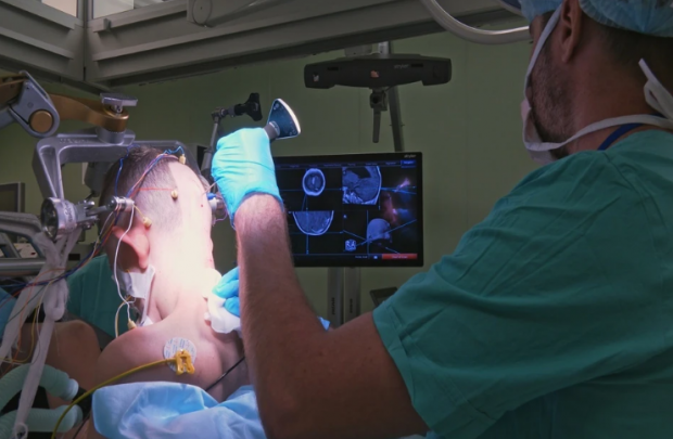 Врачи клиники Мешалкина спасли жизнь 15-летнему юноше