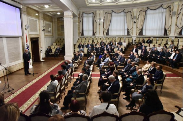 Троих представителей Советского района наградили в правительстве области