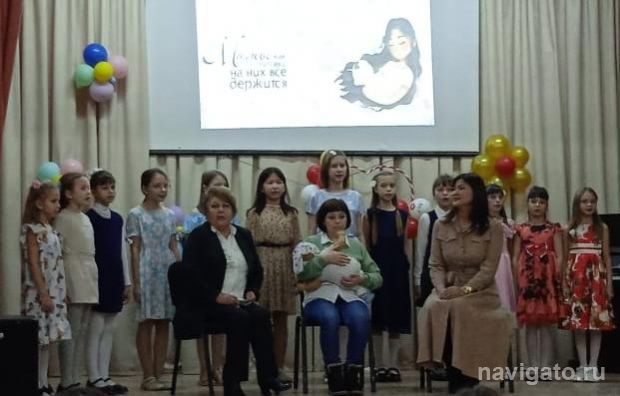 Мамам и бабушкам подарили концерт в школе № 190