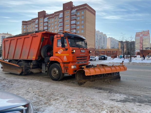 Дополнительная снегоуборочная техника вышла на дороги Новосибирска