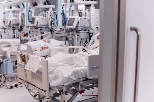 В клинике Мешалкина спасли пациентку с полным поражением легких