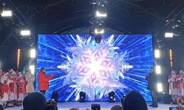 Символ Новогодней столицы России передали Суздалю