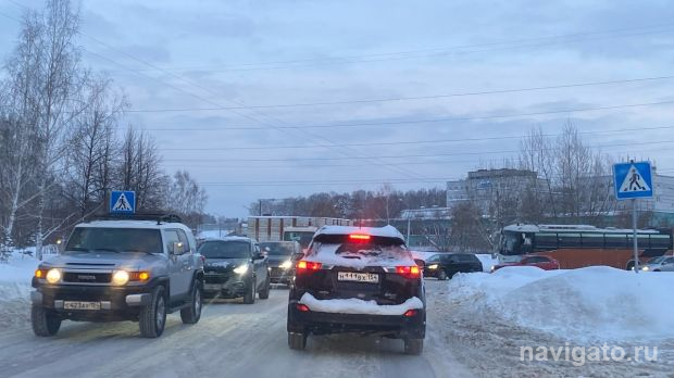 На улице Демакова пешеходный переход стал опасен